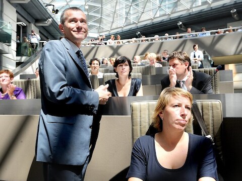 Vandenbroucke, hier naast sp.a-voorzitter Caroline Gennez, was volgens de studie een grote electorale troef voor de partij.