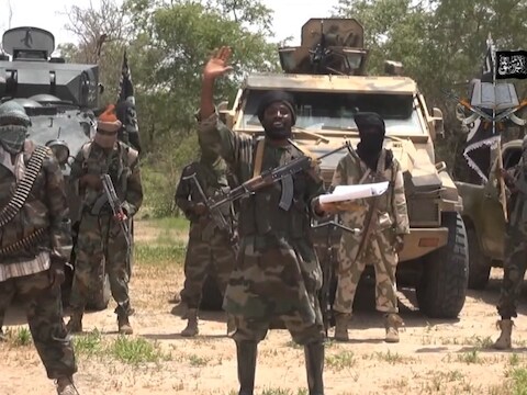 De leider van Boko Haram, Abubakar Shekau (midden) zou eerder deze maand al gedood zijn.