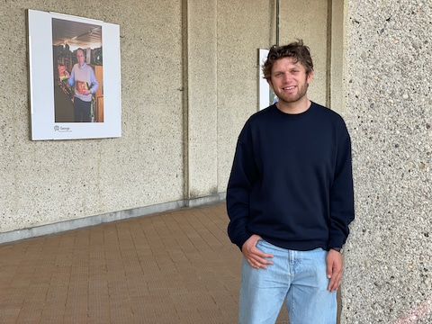 Nathan (26) fotografeert Oostendenaars met dementie in hun ‘Habitat’: “Deze mensen zijn zoveel meer dan hun ziekte”