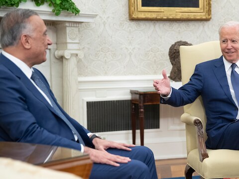 President van de Verenigde Staten Joe Biden (rechts) en Mustafa Al-Kadhimi  premier van Irak (links) in Washington. 