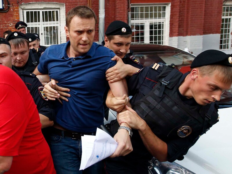 10 juli 2013: Aleksej Navalny stelde zich zeven jaar geleden verkiesbaar voor het ambt van burgemeester van Moskou. Na het indienen van de documenten werd hij (andermaal) opgepakt.