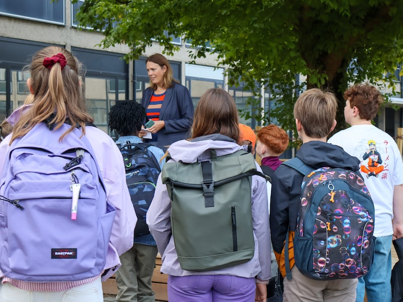 Bornemse leerlingen starten schooljaar met vernieuwde speelplaats: “Meer mogelijkheden om samen te spelen”