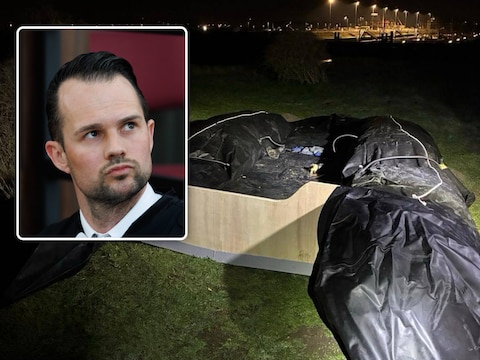 Deze boot hadden de transmigranten bij zich in Nieuwpoort. Inzetfoto: advocaat Bram Elyn.