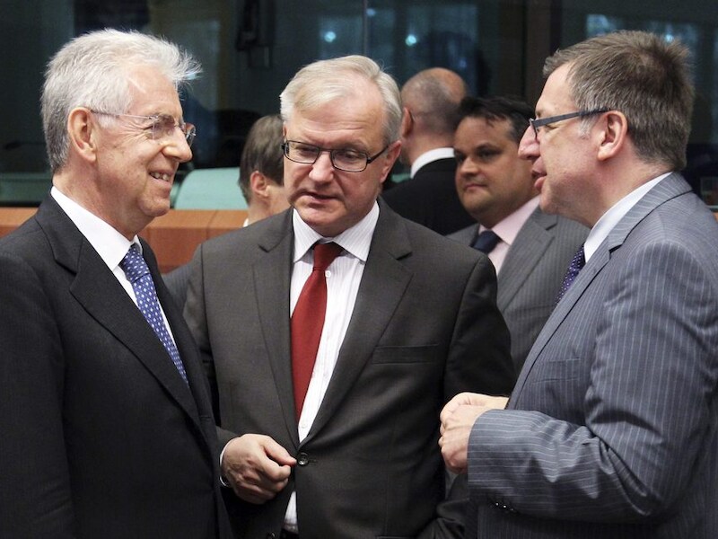 De Italiaan Mario Monti, de Europeaan Olli Rehn en de Belg Steven Vanackere.