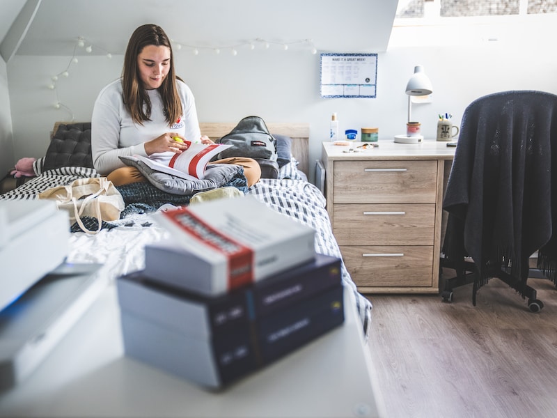 In tien jaar tijd bijna de helft duurder: kotstudent kost nu minstens 18.000 euro per jaar