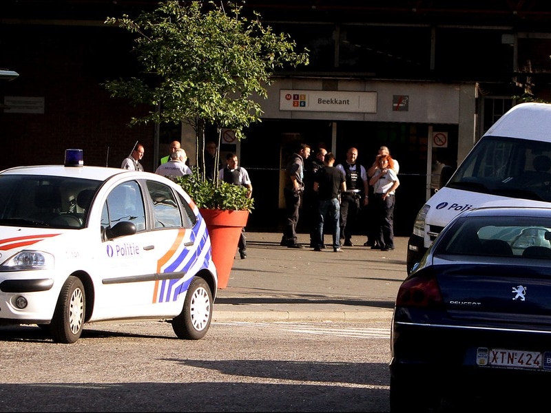 De extremist stak twee agenten neer in Molenbeek.