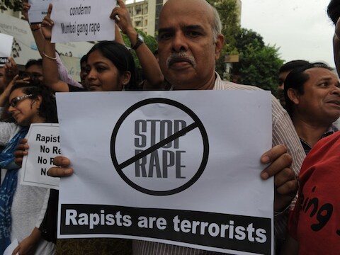 Journalisten in India protesteren tegen de groepsverkrachting van een vrouwelijke collega.