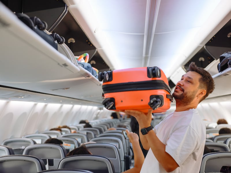 Slimmer en goedkoper vliegen met alleen maar handbagage: 5 onmisbare gadgets op een rij gezet