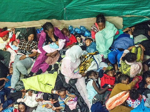 Een boot met vluchtelingen van Eritrea en Syrië op weg naar Europa.