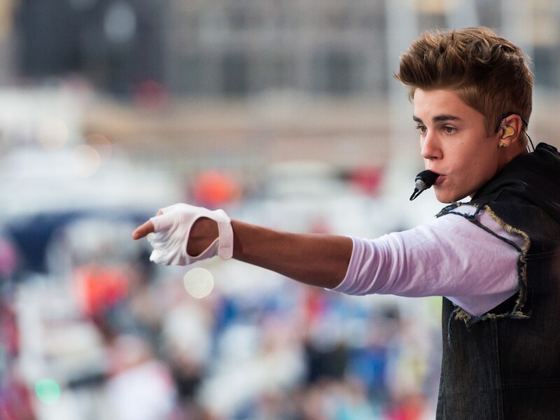 Justin Bieber is sinds zijn eerste hit 'Baby' ontzettend populair. In Oslo veroorzaakte hij nog een massagekte waarbij 49 meisjes gewond raakten.