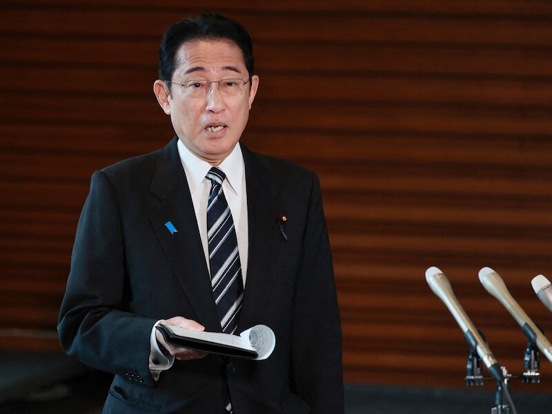 De Japanse premier Fumio Kishida tijdens een persconferentie over de kwestie.