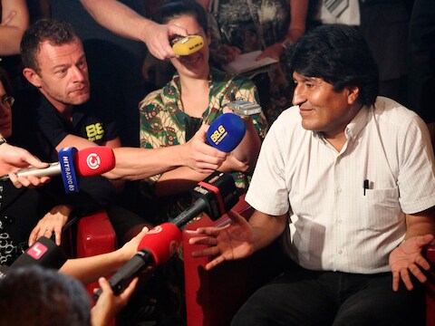 President Morales van Bolivia in Oostenrijk, waar hij een tussenstop moest maken omdat Edward Snowden wellicht aan boord van zijn vliegtuig was. Dat was hij niet.