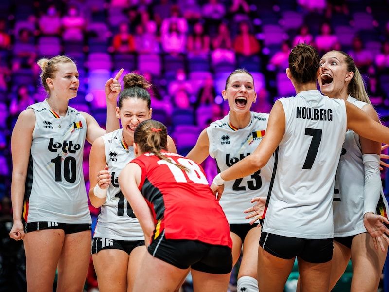 Twee op twee: dominante Yellow Tigers zetten Portugal in drie sets eenvoudig langszij
