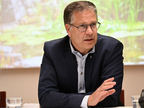 Gedeputeerde Tom Dehaene (cd&v) is erg blij dat OVERLANT bijzondere rustplekken gaa creëren langs de Brabantse Wouden Trail.