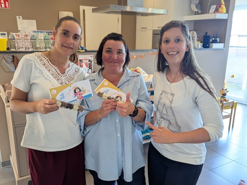 Schepen Lauren Van Guyse zocht kinderbegeleiders persoonlijk op, en trakteerde hen op chocolade
