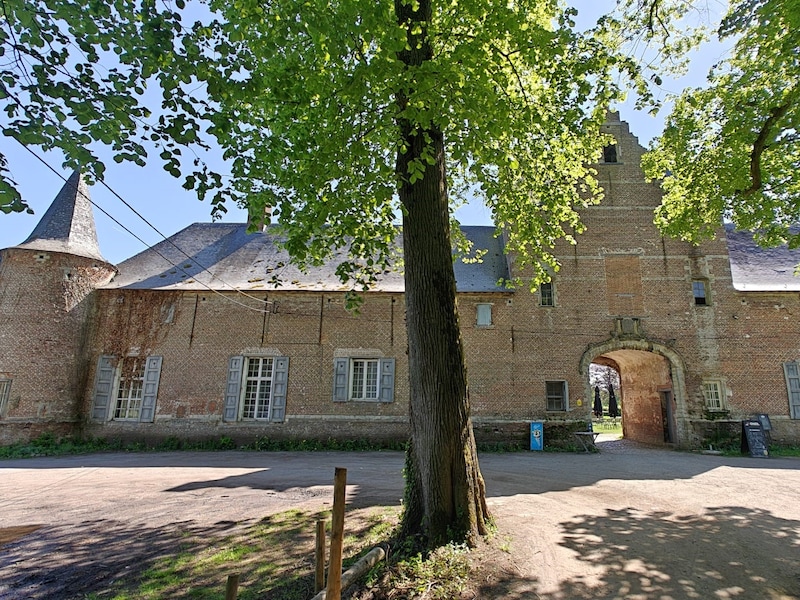 Gemeente stelt concessie Kasteelhoeve D’Ursel opnieuw open: “Minimaal zes jaar met een mogelijkheid tot verlenging”