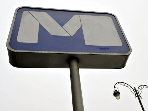 De minderjarige pleegde de overval aan het metrostation Houba-Brugmann.