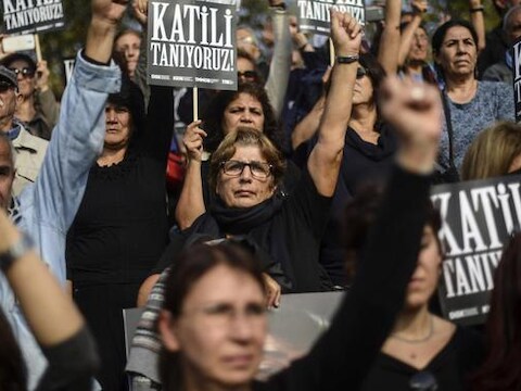De herdenking zaterdag van de bloedige aanslag in Ankara.