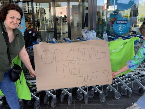 Zo werd er gisteren geprotesteerd tegen zondagsopeningen bij Aldi, ter illustratie.
