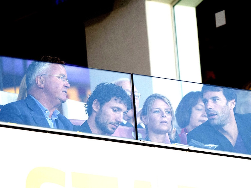 Guus Hiddink, Mark van Bommel en Ruud van Nistelrooij tijdens de wedstrijd PSV tegen SC Cambuur aan het begin van het huidige voetbalseizoen.