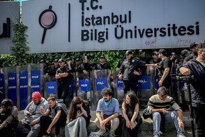Turkse president Erdogan ziet af van sluiting liberale universiteit in Istanboel