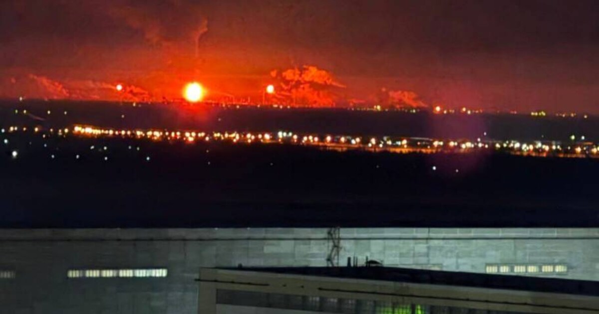 Oekraïne zegt dat het olieraffinaderij van Lukoil in Volgograd  gebombardeerd heeft en dat is een van de grootste in Rusland | Nieuws |  HLN.be