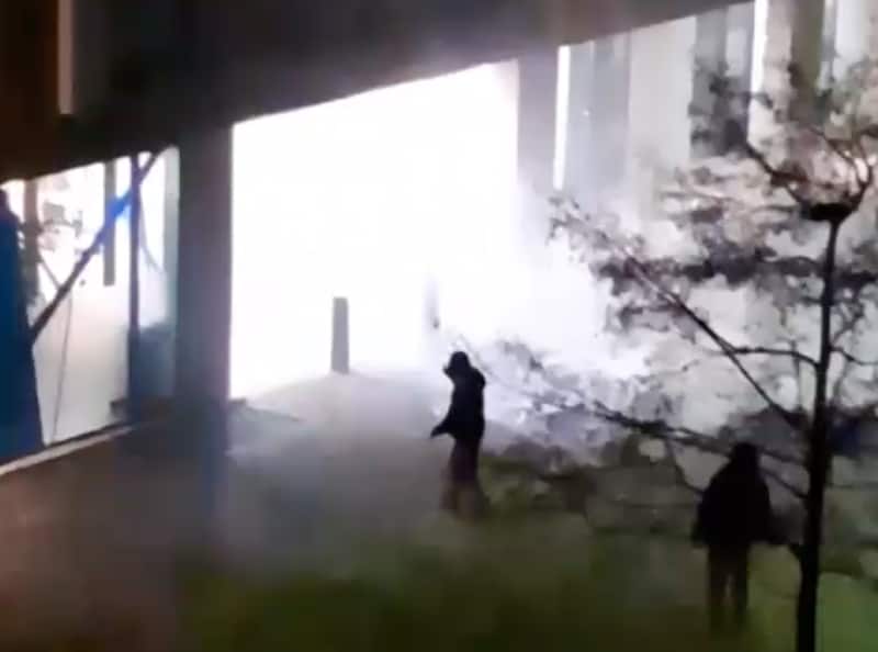 Onder de gebouwen van het OCMW in Maasmechelen werd ook zwaar vuurwerk afgestoken.