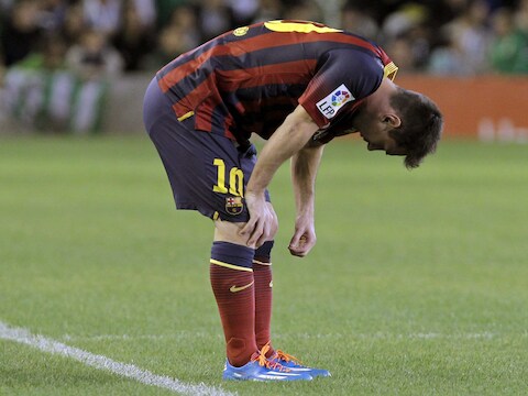 Lionel Messi valt opnieuw uit met een hamstringblessure.