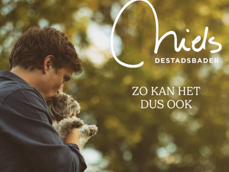 Niels Destadsbader lanceert nieuwe, meest persoonlijke plaat ooit: “Mijn relatie liep stuk, mijn huis brandde af en ik kreeg veel kritiek”