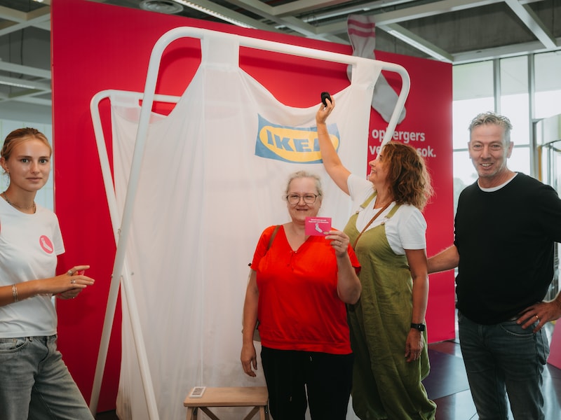 Vlamingen brengen massaal hun eenzame sokken naar Ikea: “Symbool voor een herkenbare frustratie”