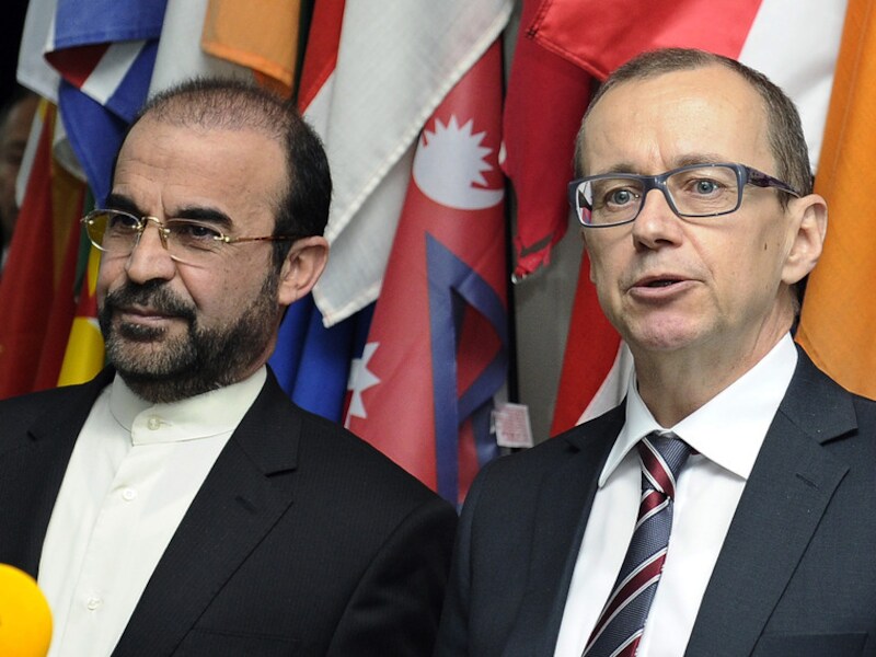 De Iraanse ambassadeur van de IAEA Reza Najafi en de adjunct-directeur van de nucelaire waakhond Tero Varjoranta.