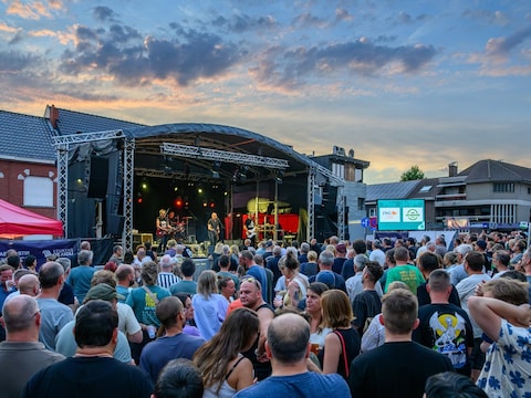 Rock Teralfene lokte tijdens zijn veertiende editie meer dan 2.500 bezoekers naar het kerkplein in Teralfene, goed voor een nieuw record.