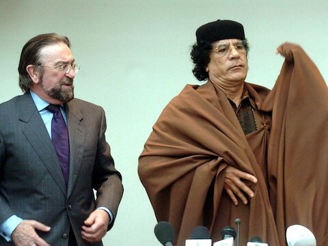 Herman De Croo in 2004 met de Libische leider Mouamar Kadhafi in Brussel.