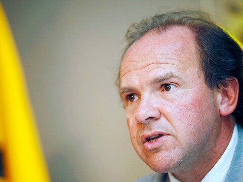 Door de afwezigheid van Kris Peeters neemt Philippe Muyters de honneurs waar.