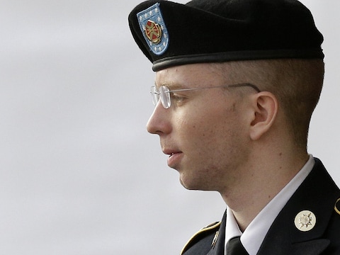De 25-jarige Bradley Manning wordt ervan beschuldigd honderdduizenden documenten te hebben doorgespeeld aan de onthullingswebsite WikiLeaks.