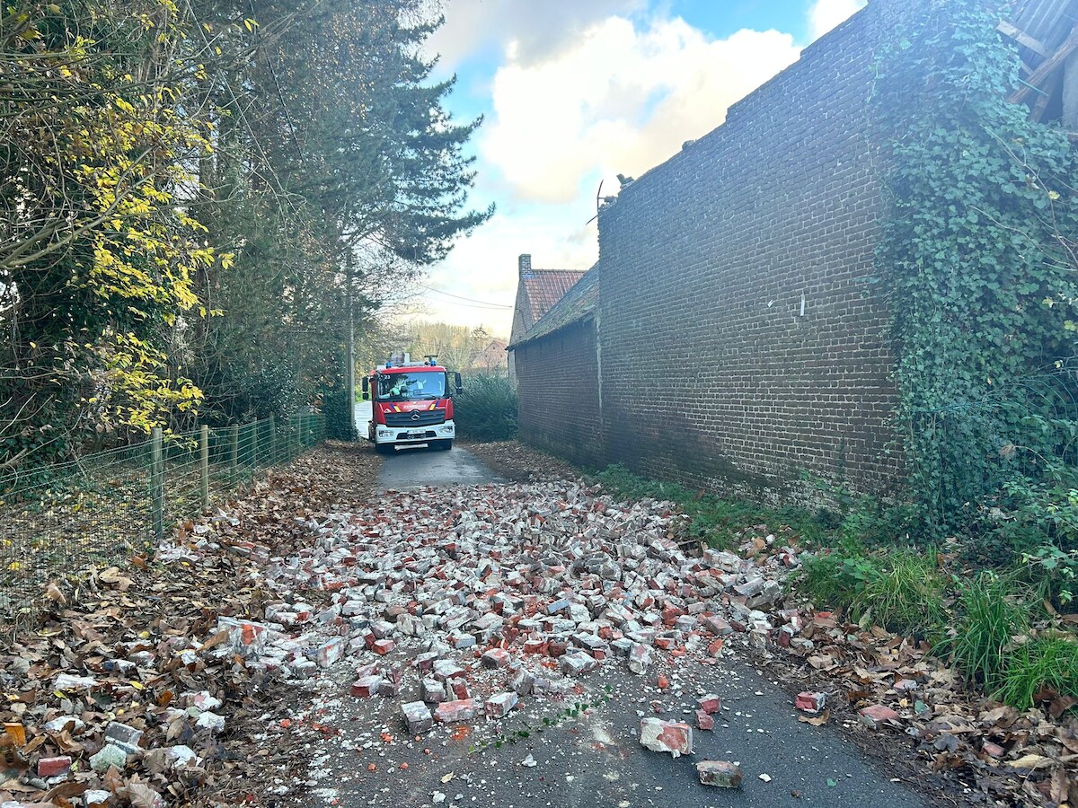 Dak Van Gebouw Ingestort In Anzegem: “Het Is Een Weg Waar Veel ...