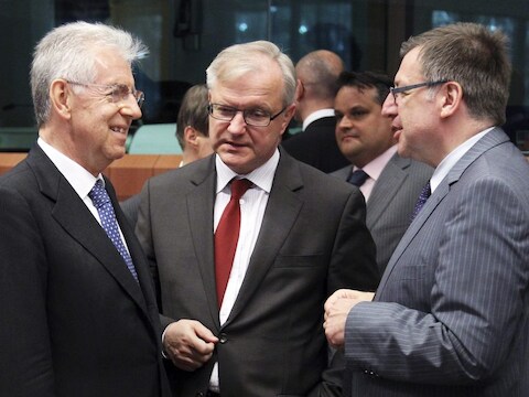 De Italiaan Mario Monti, de Europeaan Olli Rehn en de Belg Steven Vanackere.