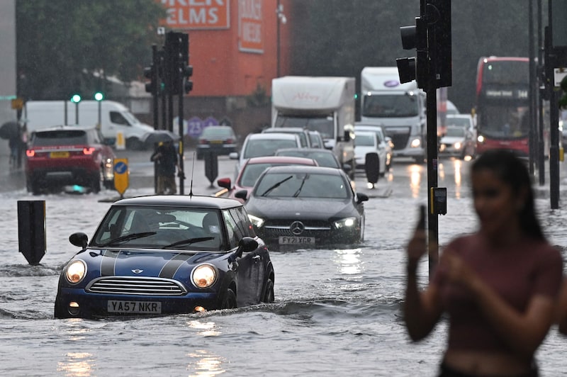 Overstroming in Londen door zware regenval.
