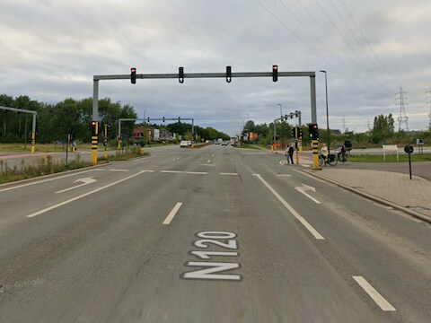 Het kruispunt van de Merksemsebaan met de Deurnesteenweg en de Hoogmolenbrug wordt twee nachten afgesloten voor onderhoudswerken aan het wegdek.