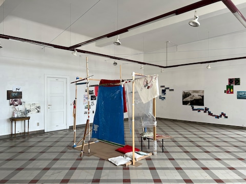 De tentoonstelling toont werken van de volwassenen die les volgen in academie SLAC.