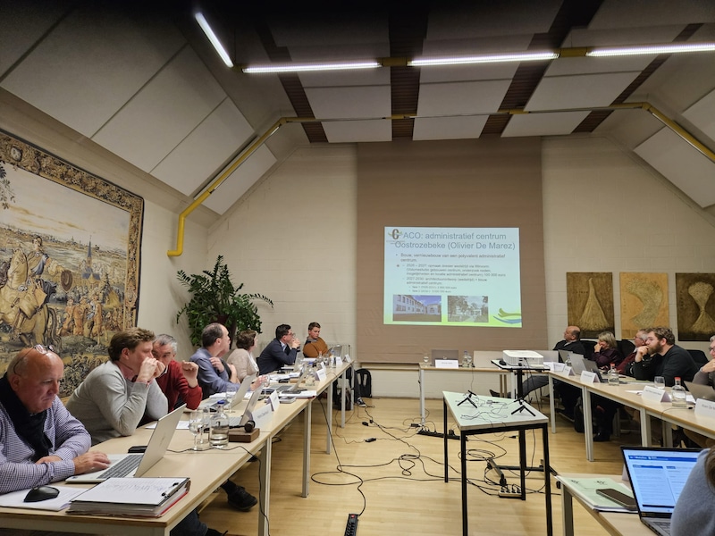 Oostrozebeke buigt zich over de centen: jaarrekeningen en aanpassing meerjarenplan op de plank
