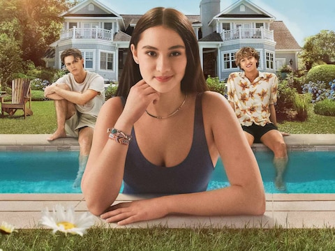 ‘The Summer I Turned Pretty’ draait om hoofdpersoon Belly en de driehoeksverhouding met twee broers. Online spreken veel fans hun voorkeur voor een van de broers uit en zij gaan daar soms erg ver in.