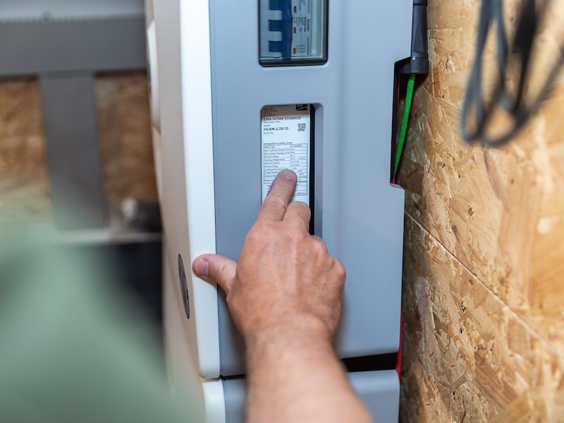 Bebat roept eigenaars van thuisbatterij op registratie te checken om onnodige kosten te vermijden