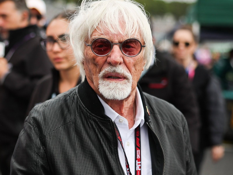 “Ik zou gaan kleiduifschieten”: ex-F1-baas Bernie Ecclestone (95) op luchthaven tegengehouden met jachtgeweer in reiskoffer