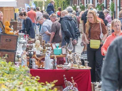 Archiefbeeld van antiek- en brocantemarkt in Begijnhof
