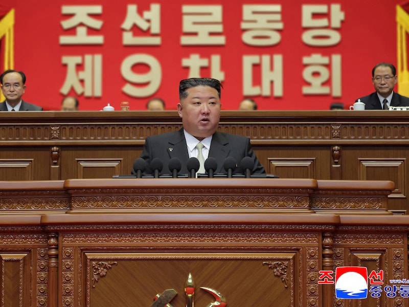 De Noord-Koreaanse leider Kim Jong-un tijdens zijn toespraak gedurende het partijcongres van de Arbeiderspartij in de hoofdstad Pyongyang.