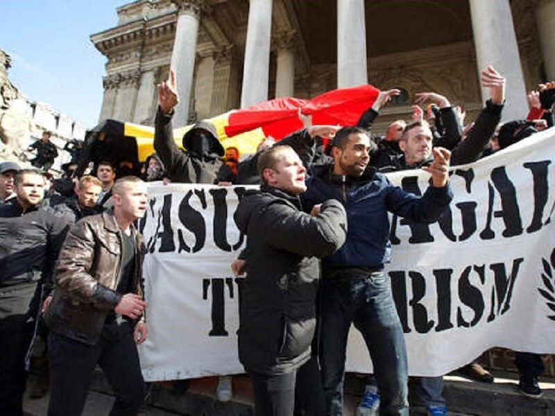 Casuals United Belgium werd bekend toen het bij een eerbetoon voor de slachtoffers van 22 maart aan de Brusselse beurs tot rellen kwam.