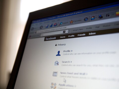 Voor nieuwe gebruikers tussen 13 en 17 jaar oud zal de standaardinstelling bij het updaten van hun status voortaan steeds 'vrienden' zijn.