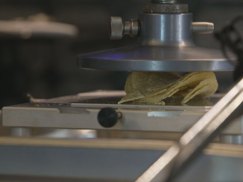 KIJK. Van chip tot koffiekoek: deze machine hoort perfect hoe krokant je snack is