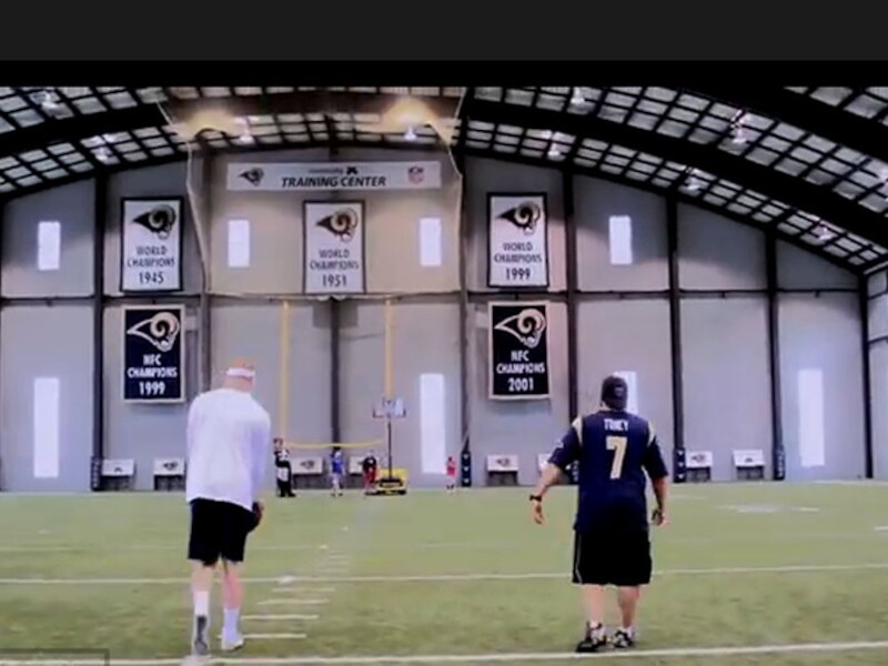 John Hekker toont zijn kunstjes